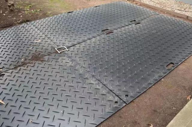 Ground Protection Mat, Black 4' X 8' Checkerplate