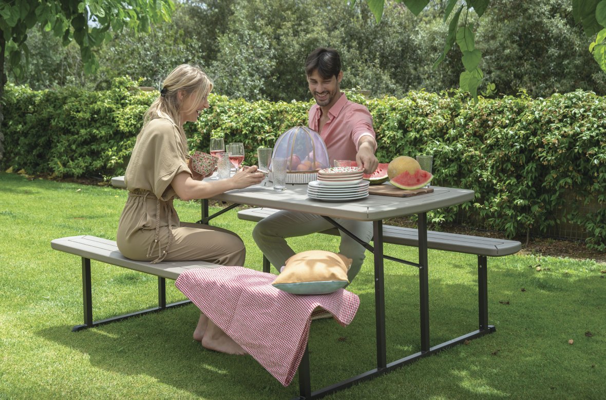 Table, DakotaPicnicSet 72" Folding Brown Woodgrain