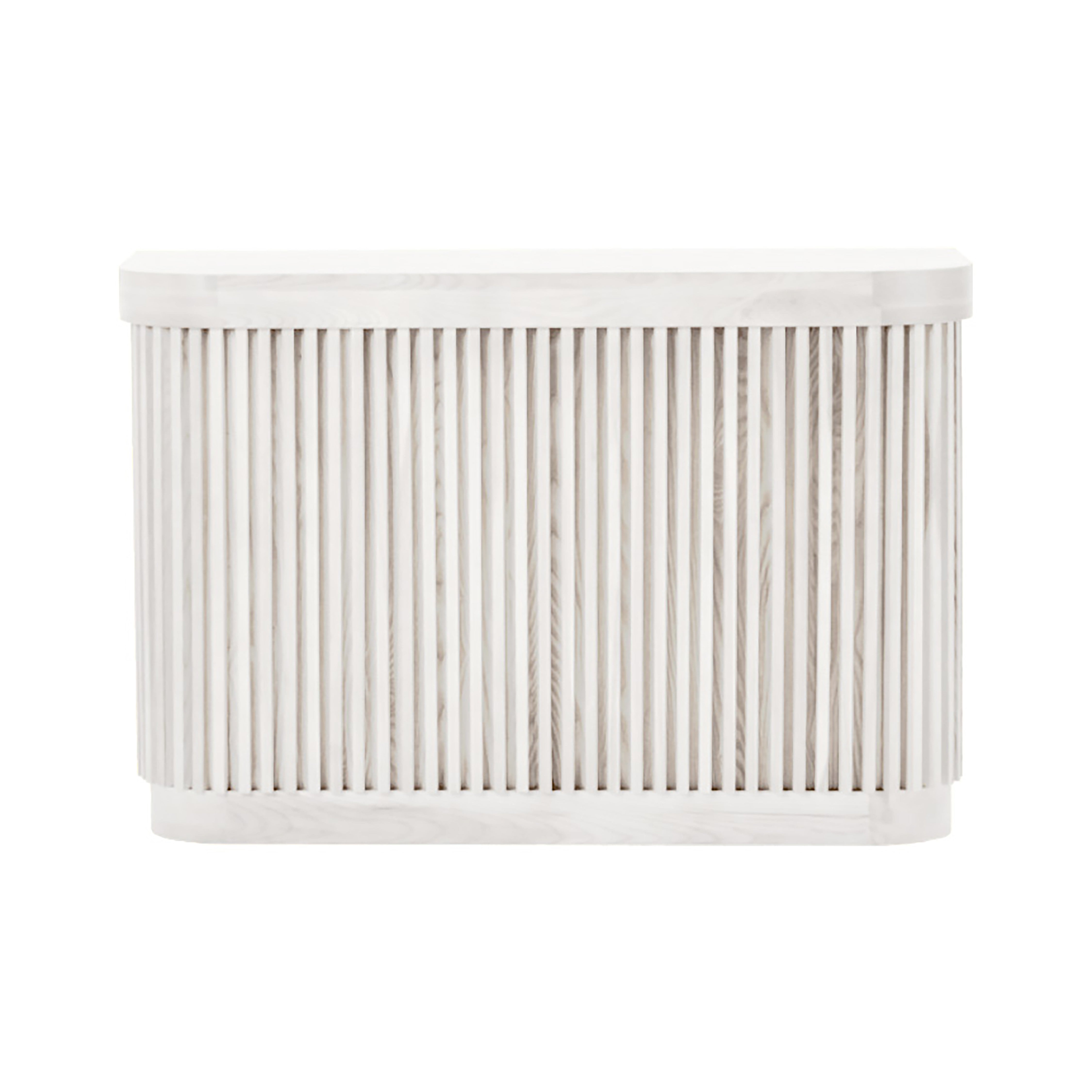 FLUTED WHITE WOOD EVENT BAR